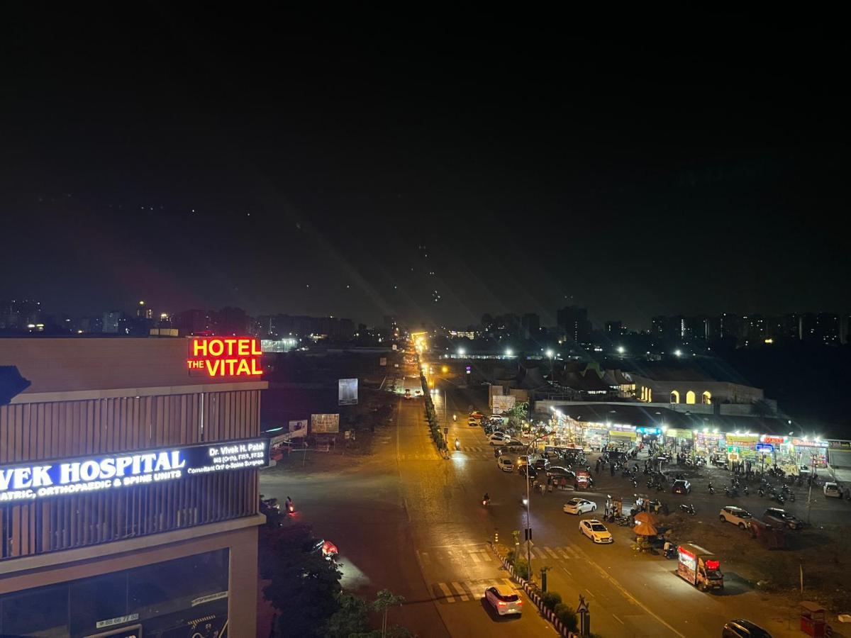 Hotel The Vital Surate Exterior foto