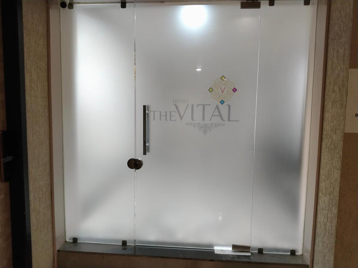 Hotel The Vital Surate Exterior foto